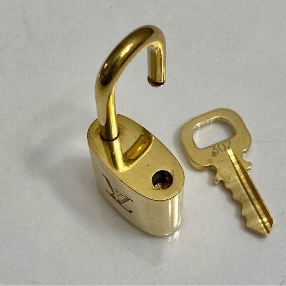 LOUIS VUITTON LOCK AND KEY ON KEYCHAIN #302-c - Picture 6 of 8